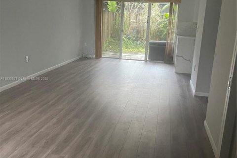 Снять в аренду таунхаус в Купер-Сити, Флорида 3 спальни, 120.96м2, № 1814477 - фото 5