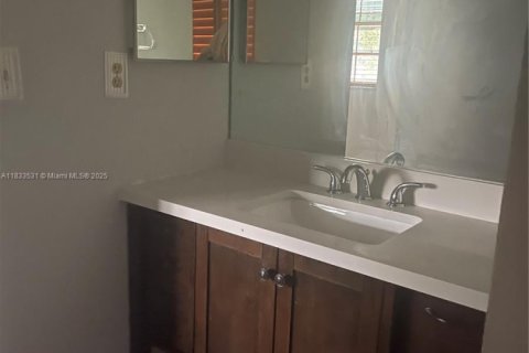 Снять в аренду таунхаус в Купер-Сити, Флорида 3 спальни, 120.96м2, № 1814477 - фото 10