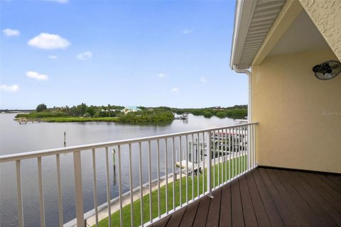 Touwnhouse à vendre à Oldsmar, Floride: 3 chambres, 166.39 m2 № 2108273 - photo 13