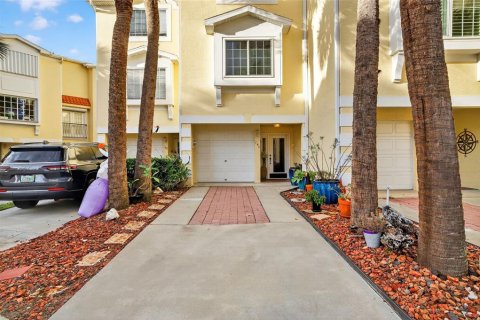 Touwnhouse à vendre à Oldsmar, Floride: 3 chambres, 166.39 m2 № 2108273 - photo 2