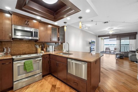 Touwnhouse à vendre à Oldsmar, Floride: 3 chambres, 166.39 m2 № 2108273 - photo 10