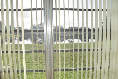 Copropriété à vendre à Sunrise, Floride: 2 chambres, 78.97 m2 № 1976412 - photo 25