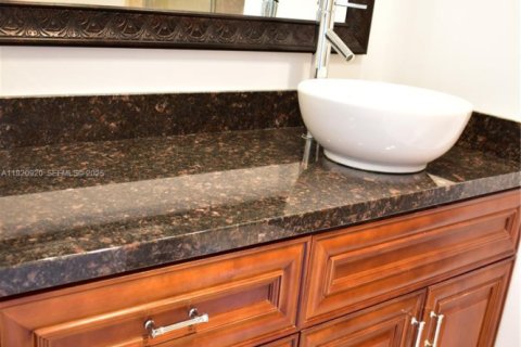 Copropriété à vendre à Sunrise, Floride: 2 chambres, 78.97 m2 № 1976412 - photo 11