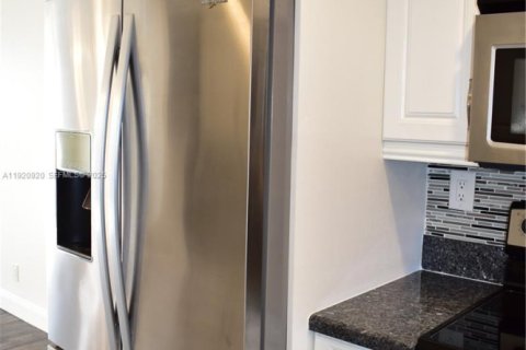 Copropriété à vendre à Sunrise, Floride: 2 chambres, 78.97 m2 № 1976412 - photo 6