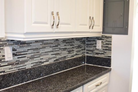 Copropriété à vendre à Sunrise, Floride: 2 chambres, 78.97 m2 № 1976412 - photo 10