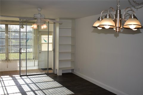 Copropriété à vendre à Sunrise, Floride: 2 chambres, 78.97 m2 № 1976412 - photo 5