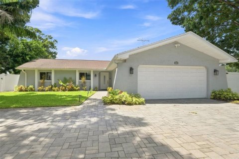 House in Clearwater, Florida 3 bedrooms, 159.42 sq.m. № 2337307