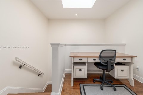 Снять в аренду таунхаус в Хоб-Саунд, Флорида 3 спальни, 195.09м2, № 2034444 - фото 19