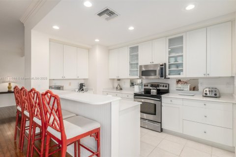 Снять в аренду таунхаус в Хоб-Саунд, Флорида 3 спальни, 195.09м2, № 2034444 - фото 16