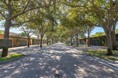 Снять в аренду таунхаус в Хоб-Саунд, Флорида 3 спальни, 195.09м2, № 2034444 - фото 3