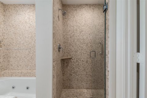 Снять в аренду таунхаус в Хоб-Саунд, Флорида 3 спальни, 195.09м2, № 2034444 - фото 24