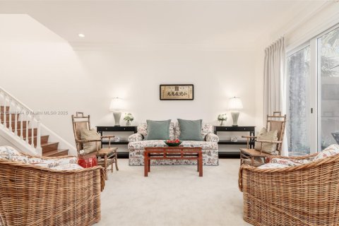 Снять в аренду таунхаус в Хоб-Саунд, Флорида 3 спальни, 195.09м2, № 2034444 - фото 9