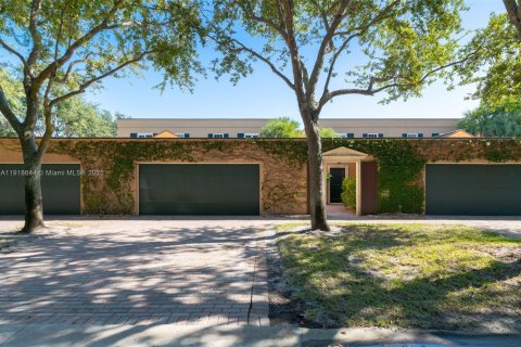 Снять в аренду таунхаус в Хоб-Саунд, Флорида 3 спальни, 195.09м2, № 2034444 - фото 4