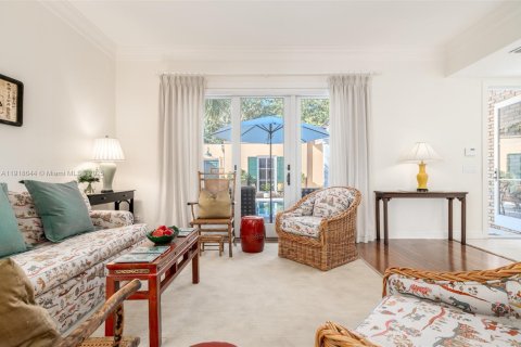 Снять в аренду таунхаус в Хоб-Саунд, Флорида 3 спальни, 195.09м2, № 2034444 - фото 11