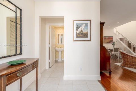 Снять в аренду таунхаус в Хоб-Саунд, Флорида 3 спальни, 195.09м2, № 2034444 - фото 8