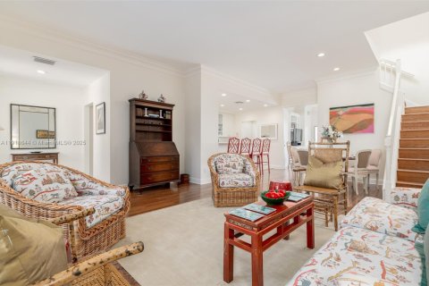 Снять в аренду таунхаус в Хоб-Саунд, Флорида 3 спальни, 195.09м2, № 2034444 - фото 10