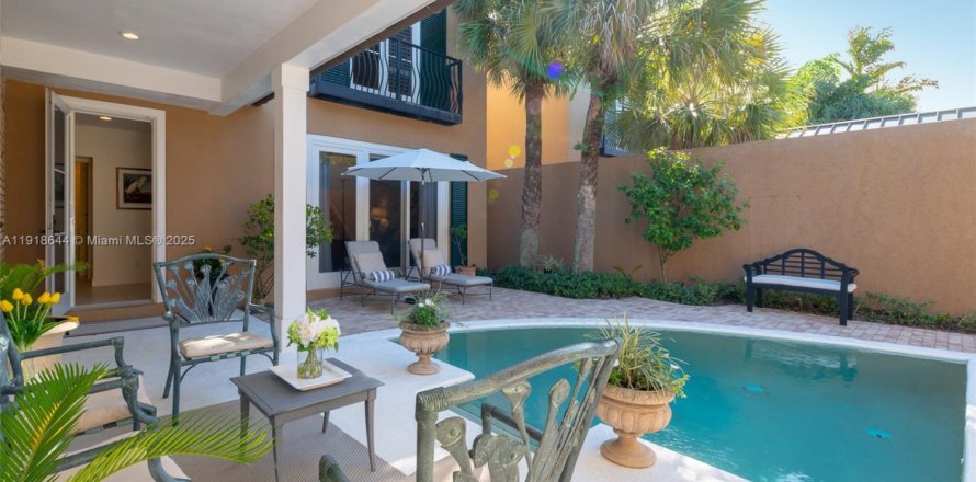 Таунхаус в Хоб-Саунд, Флорида 3 спальни, 195.09м2 № 2034444