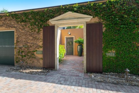 Снять в аренду таунхаус в Хоб-Саунд, Флорида 3 спальни, 195.09м2, № 2034444 - фото 5