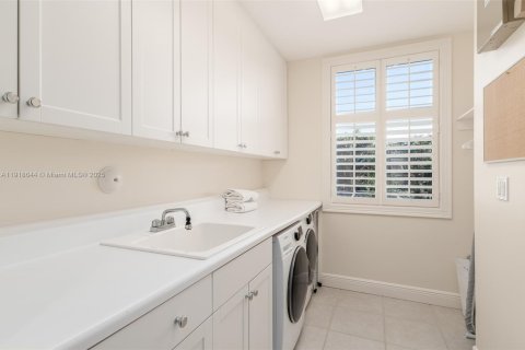 Снять в аренду таунхаус в Хоб-Саунд, Флорида 3 спальни, 195.09м2, № 2034444 - фото 18