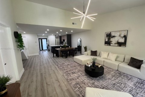 Купить таунхаус в Дорал, Флорида 3 спальни, 168.06м2, № 1993506 - фото 13