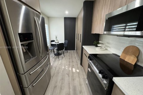 Купить таунхаус в Дорал, Флорида 3 спальни, 168.06м2, № 1993506 - фото 7