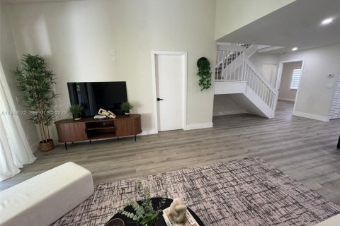 Купить таунхаус в Дорал, Флорида 3 спальни, 168.06м2, № 1993506 - фото 21