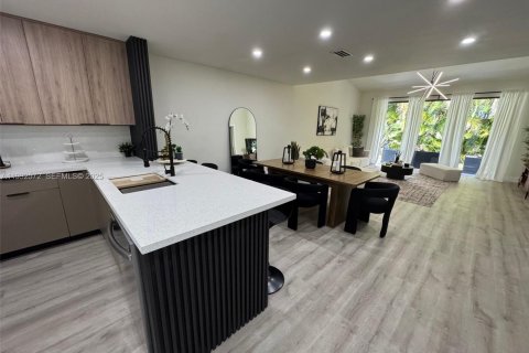 Купить таунхаус в Дорал, Флорида 3 спальни, 168.06м2, № 1993506 - фото 3