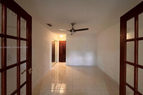 Снять в аренду виллу или дом в Майами, Флорида 2 спальни, 85.1м2, № 1982902 - фото 26
