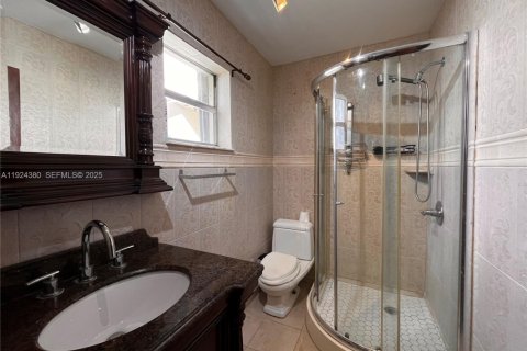 Снять в аренду виллу или дом в Майами, Флорида 2 спальни, 85.1м2, № 1982902 - фото 27