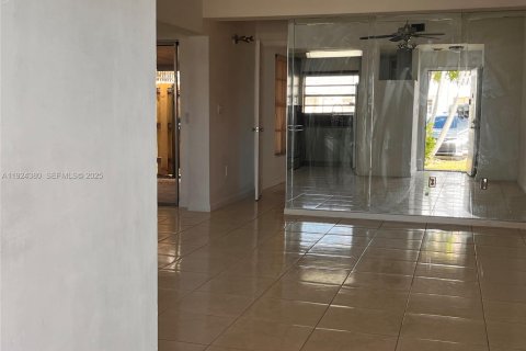 Снять в аренду виллу или дом в Майами, Флорида 2 спальни, 85.1м2, № 1982902 - фото 7