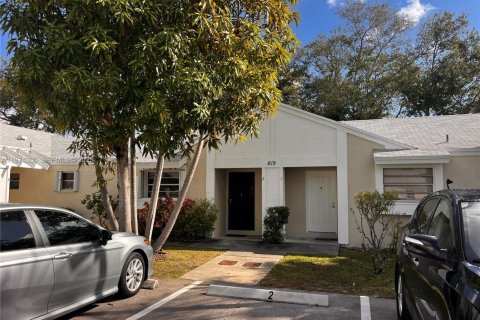 Снять в аренду виллу или дом в Майами, Флорида 2 спальни, 85.1м2, № 1982902 - фото 1