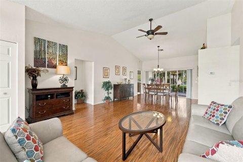 Villa ou maison à vendre à New Port Richey, Floride: 2 chambres, 146.88 m2 № 2425672 - photo 6
