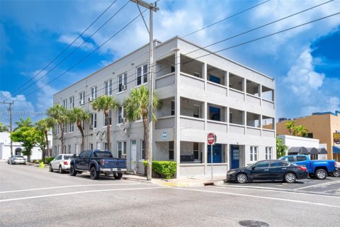Commercial property in Lake Worth, Florida № 1883863 - photo 1