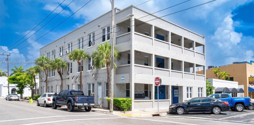 Commercial property in Lake Worth, Florida № 1883863