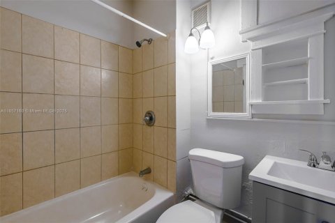 Commercial property in Lake Worth, Florida № 1883863 - photo 20