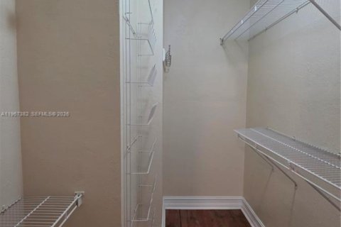 Condominio en venta en Miami, Florida, 1 dormitorio, 70.61 m2 № 2030113 - foto 8