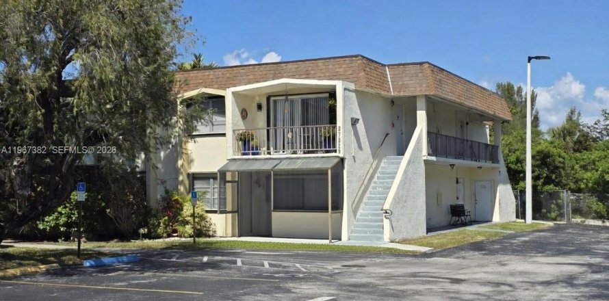 Condominio en Miami, Florida, 1 dormitorio № 2030113