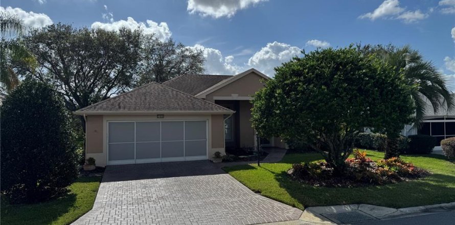 House in Leesburg, Florida 3 bedrooms, 160.72 sq.m. № 1444733