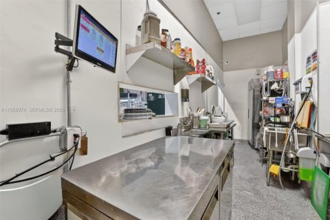 Купить коммерческую недвижимость в Майами, Флорида № 2020089 - фото 17