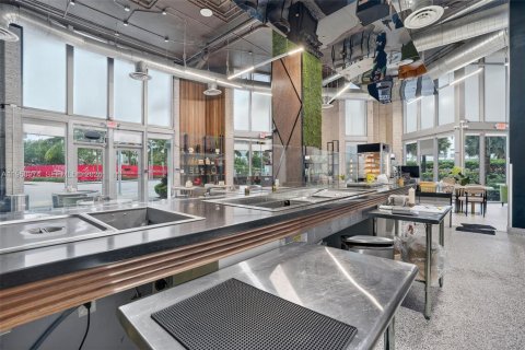 Купить коммерческую недвижимость в Майами, Флорида № 2020089 - фото 12