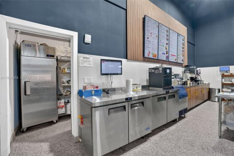 Купить коммерческую недвижимость в Майами, Флорида № 2020089 - фото 11