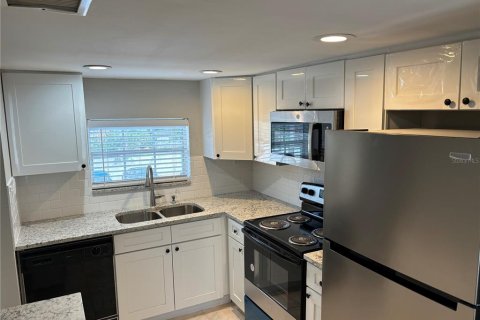 Condominio en venta en Brandon, Florida, 2 dormitorios, 99.22 m2 № 1313660 - foto 2