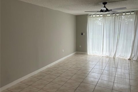 Condominio en venta en Brandon, Florida, 2 dormitorios, 99.22 m2 № 1313660 - foto 5