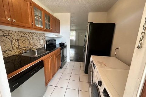 Condo in Oakland Park, Florida, 2 bedrooms № 2261879