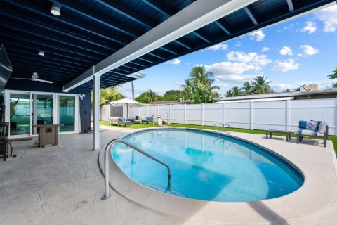 House in Boca Raton, Florida 3 bedrooms, 147.62 sq.m. № 1151471 - photo 1