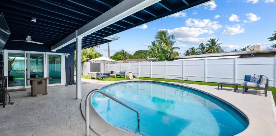 House in Boca Raton, Florida 3 bedrooms, 147.62 sq.m. № 1151471