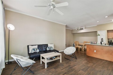 Condo in Tampa, Florida, 2 bedrooms  № 1613313 - photo 7