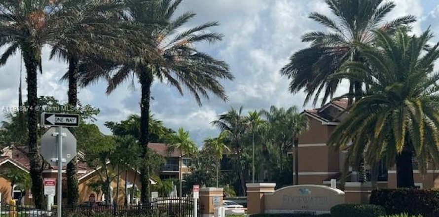 Condo in Coral Springs, Florida, 3 bedrooms  № 1973321