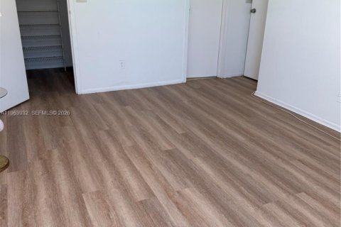 Copropriété à vendre à Sunny Isles Beach, Floride: 1 chambre, 67.35 m2 № 2026545 - photo 15