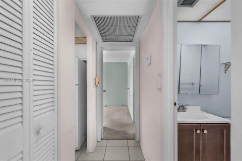 Copropriété à vendre à Sunny Isles Beach, Floride: 1 chambre, 67.35 m2 № 2026545 - photo 13